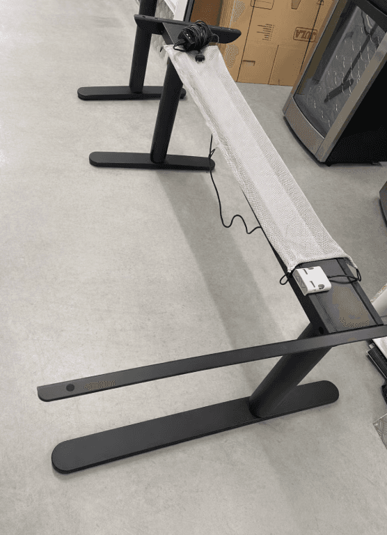 höj- och sänkbart skrivbord underrede